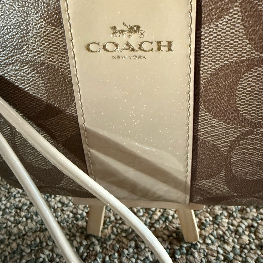 Coach Wristlet - Picture 5 of 9